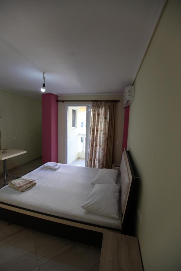 Angjelo Apartments Sarandë Esterno foto