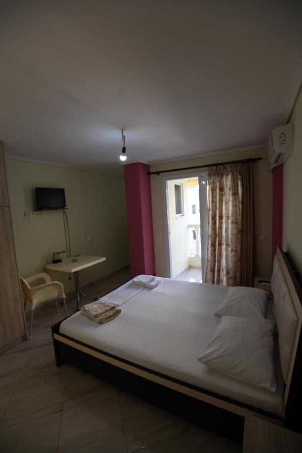 Angjelo Apartments Sarandë Esterno foto