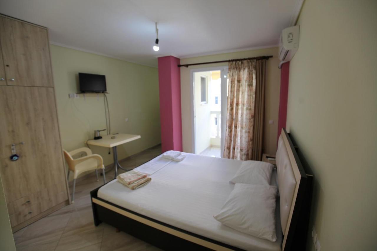 Angjelo Apartments Sarandë Esterno foto