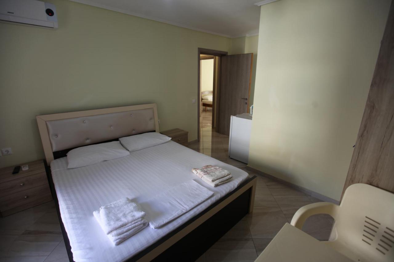 Angjelo Apartments Sarandë Esterno foto