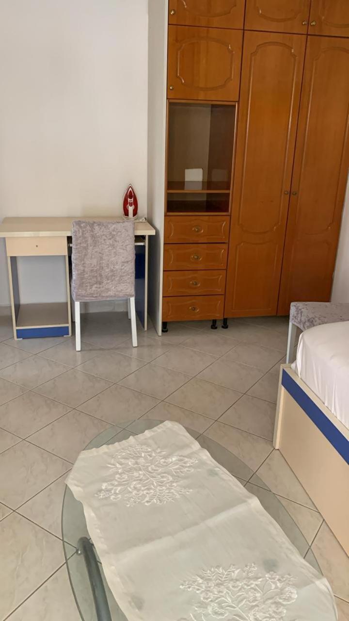 Angjelo Apartments Sarandë Esterno foto