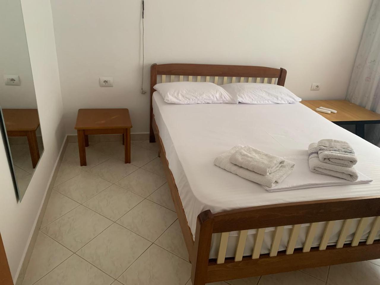 Angjelo Apartments Sarandë Esterno foto
